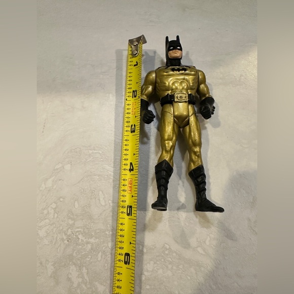 Vintage DC Kenner 1990 Aero Strike Gold Suit 5" Batman Action Figure - Picture 5 of 5